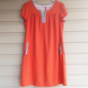 Maternity dress with pockets.